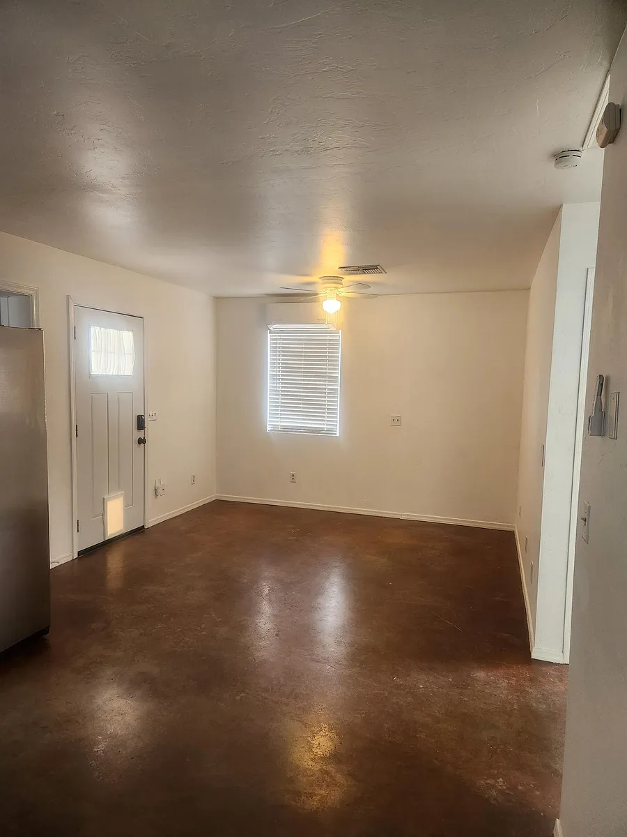 Building Photo - 1226 E Elm St