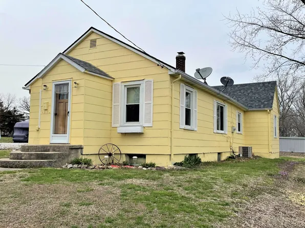 104 E Cleveland Ave, Keytesville, MO 65261