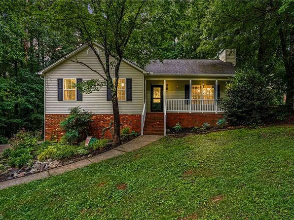 431 Lakecrest Dr, Kernersville, NC 27284