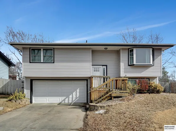 5628 S 42nd Street Ct, Lincoln, NE 68516