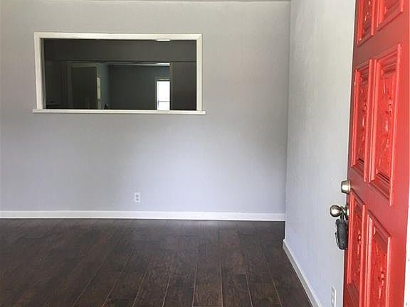 3rd image of 3216 Edgebrook Dr