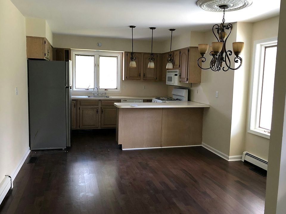 Kitchen / Dining Area