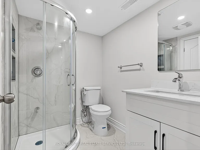 48 Eringate Ct #LOWER — Photo 19