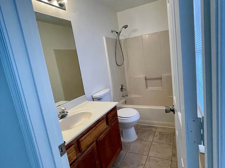 585 Cromwell Ct — Photo 14