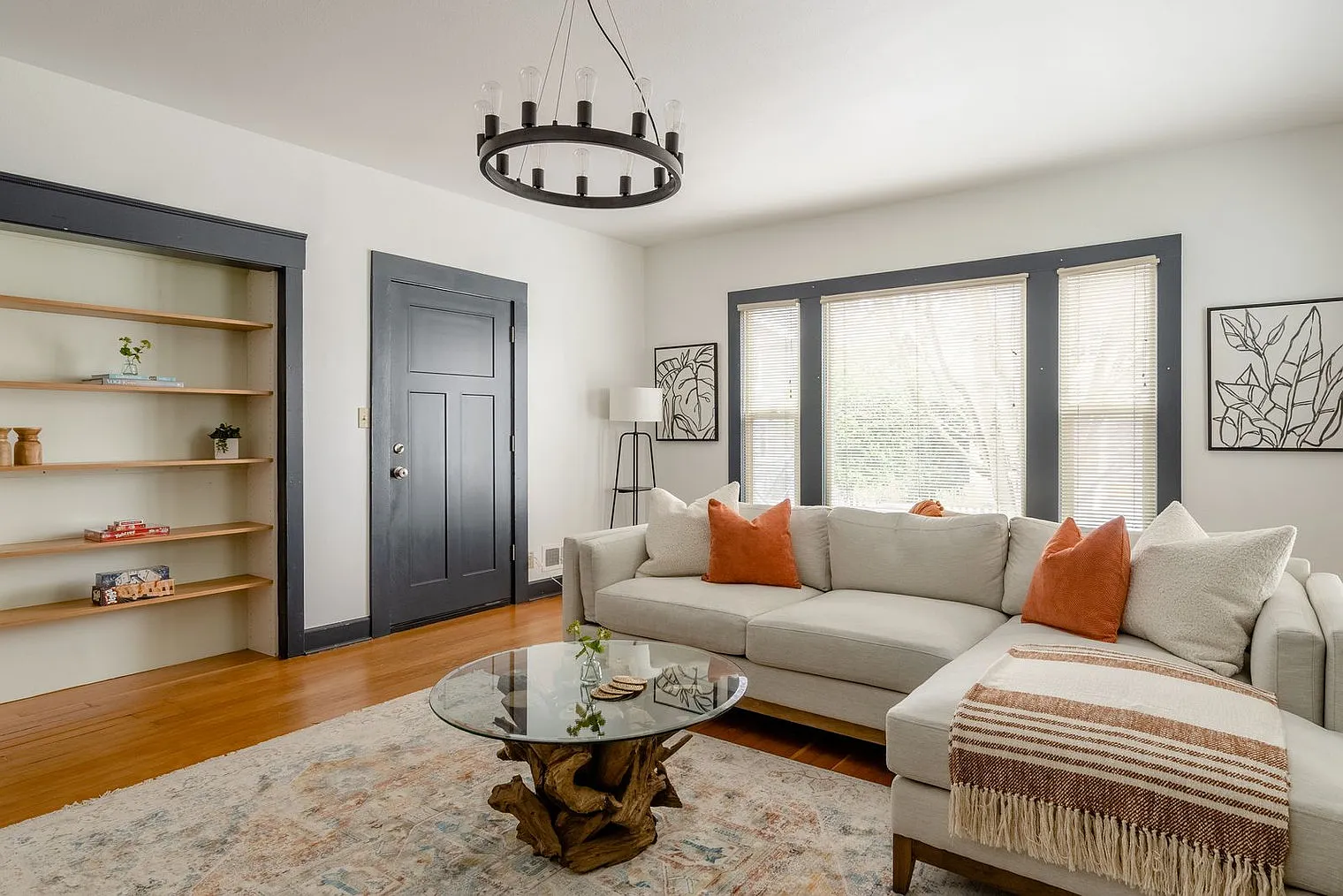 1 bed, 1.0 bath, 645 sqft, $2,696 — Photo 3