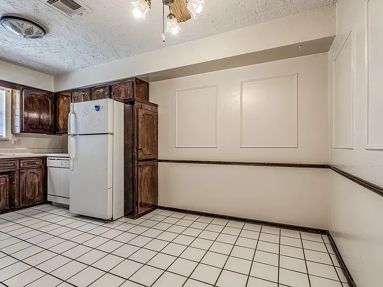 4132 NW 36th St — Photo 32