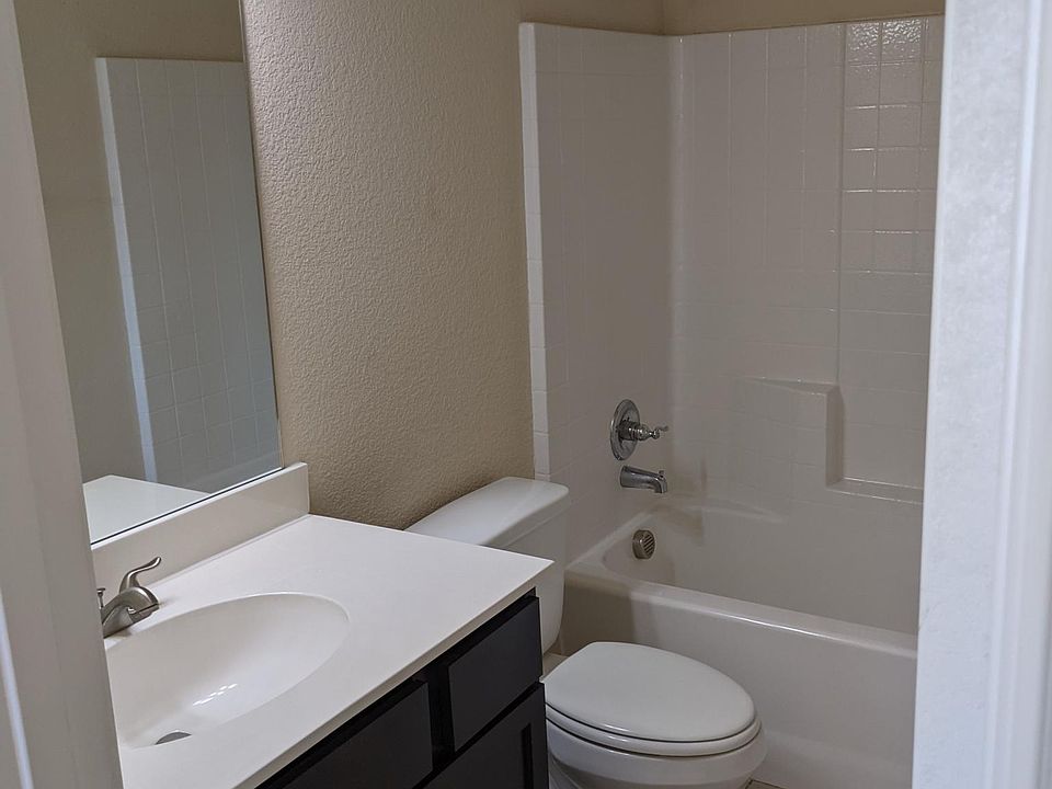 1st image of 370 Woodgrove Dr #B