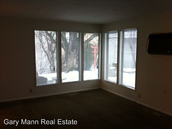 2nd image of 1009 W Lakeside Dr