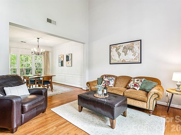 5th image of 5719 Swanston Dr