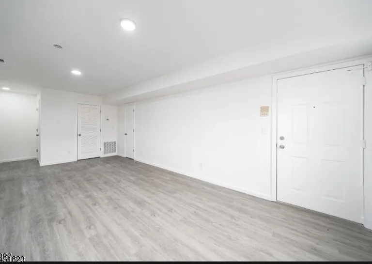 392 College Dr — Photo 3