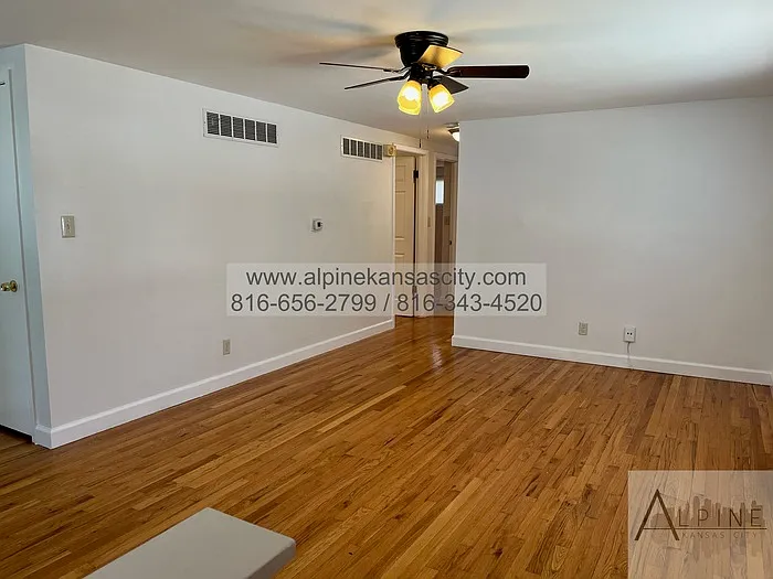 4413 N Walrond Ave — Photo 2