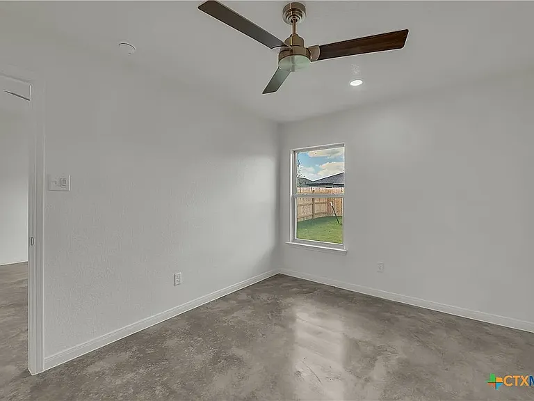904 Cherry Laurel Ln #B — Photo 12