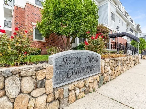 16 Willow St Unit 202, Melrose, MA 02176