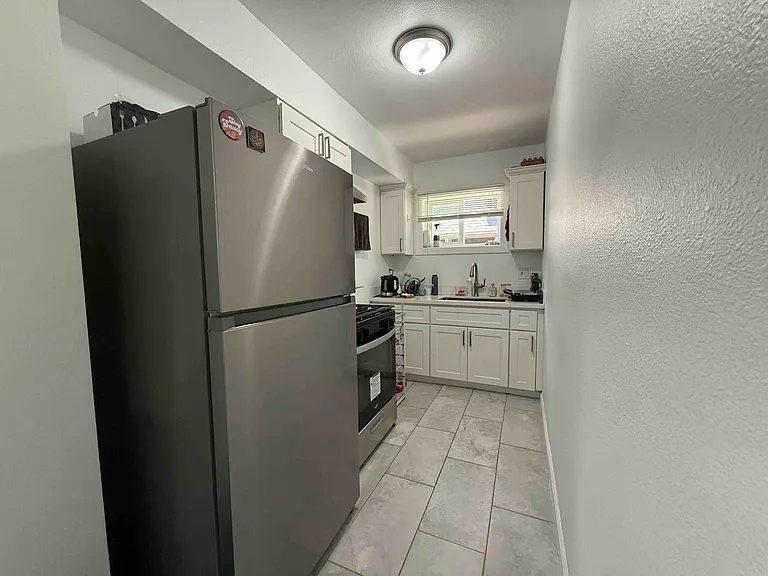 1139 Oxford St #4 — Photo 8