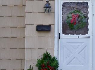 1089 N Winton Rd, Rochester, NY 14609