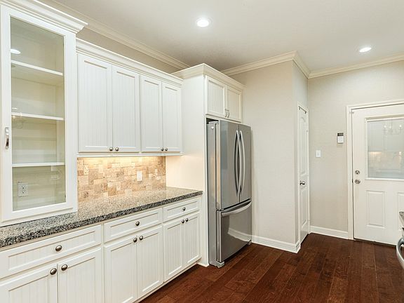 3rd image of 4115 Twin Dr W