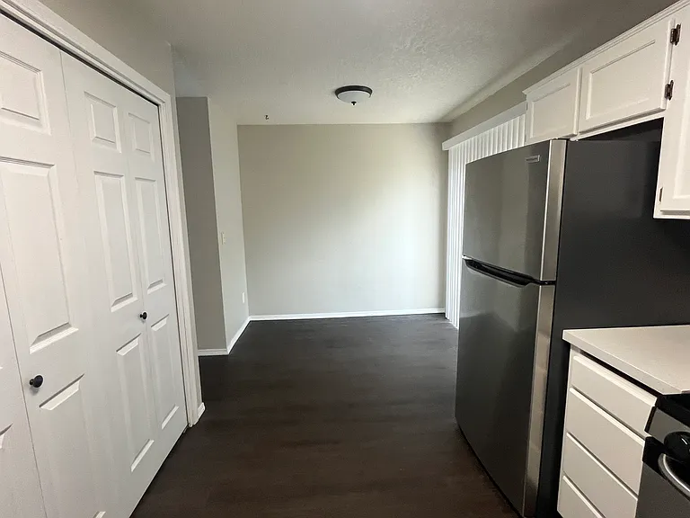 885 NE Scott Ct — Photo 8