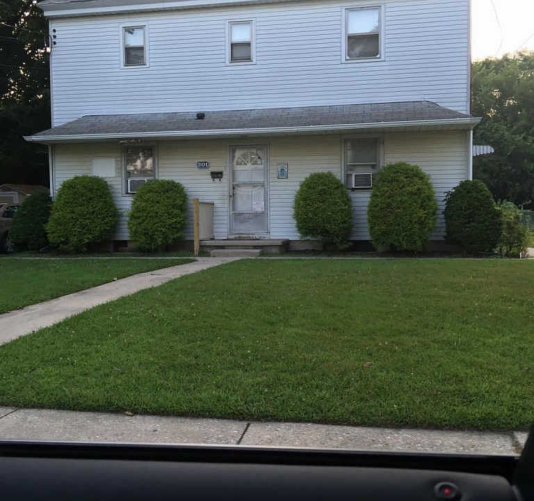 2nd image of 301 Chestnut St