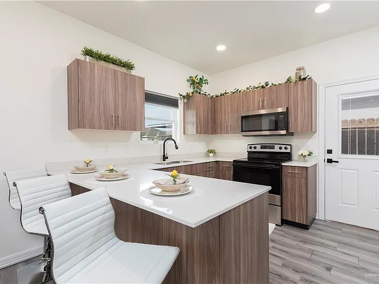 1006 N Clarence Ave #2 — Photo 5