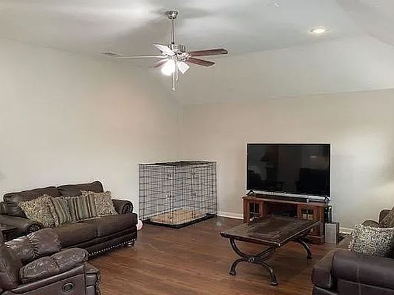 3rd image of 437 Guadalupe Dr