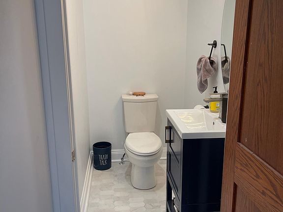 3rd image of 14819 Lake Ave