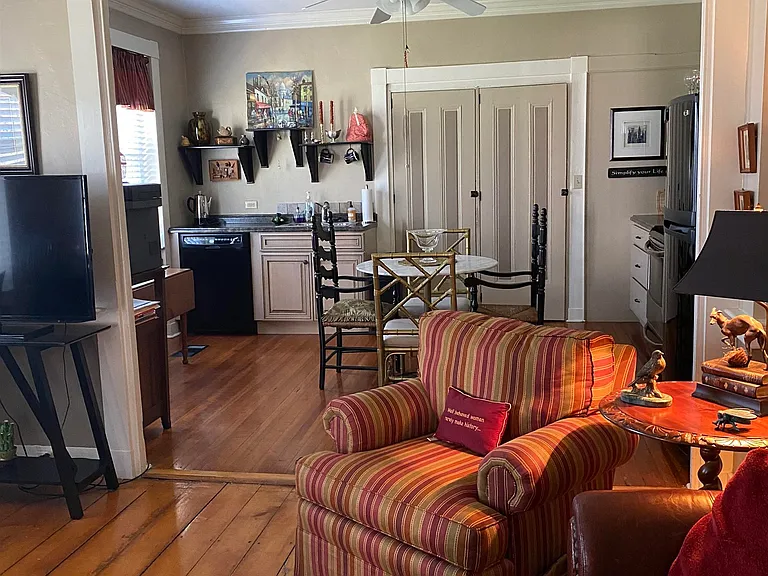 36 Happy Valley Rd — Photo 4