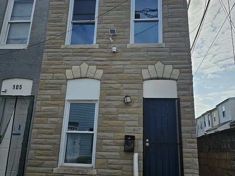 107 S Dean St — Photo 1