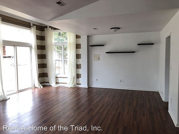 3rd image of 5321 N Oaks Dr
