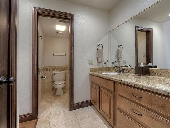 3rd image of 908 Harold Dr Unit 22