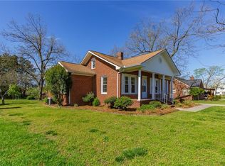 1418 W Webb Ave, Burlington, NC 27217