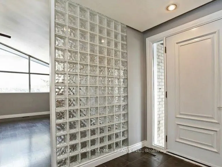 1065 Bomorda Dr — Photo 2