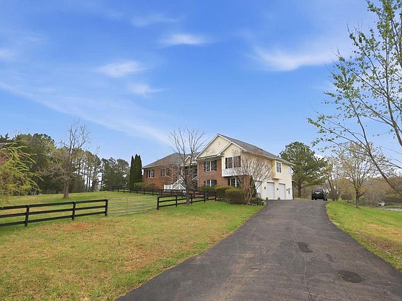 2nd image of 21 Meridan Ln