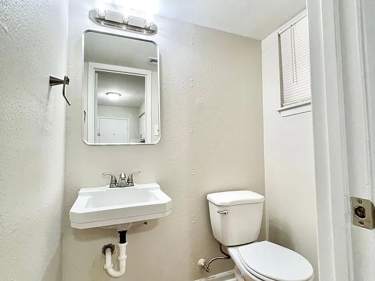 5THBS10 — Photo 19