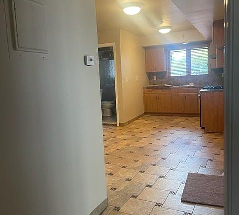4th image of 56 Pearsall St Floor 2