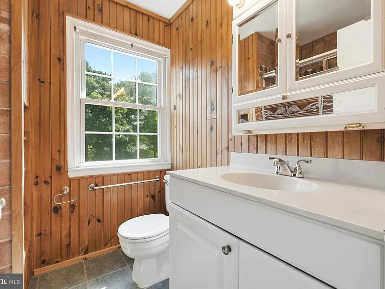 8031 Sleepy View Ln — Photo 26