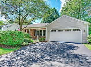 1125 Woodland Hills Rd, Batavia, IL 60510