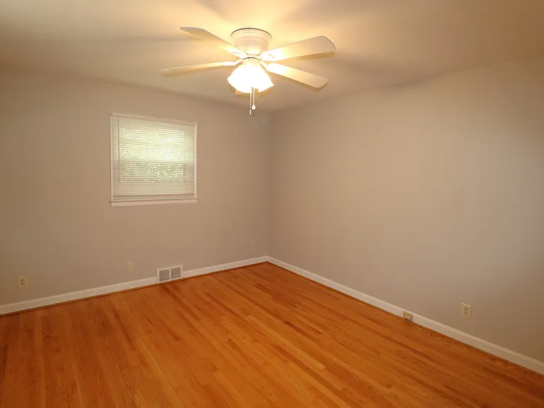 2316 Silas Creek Pkwy — Photo 12