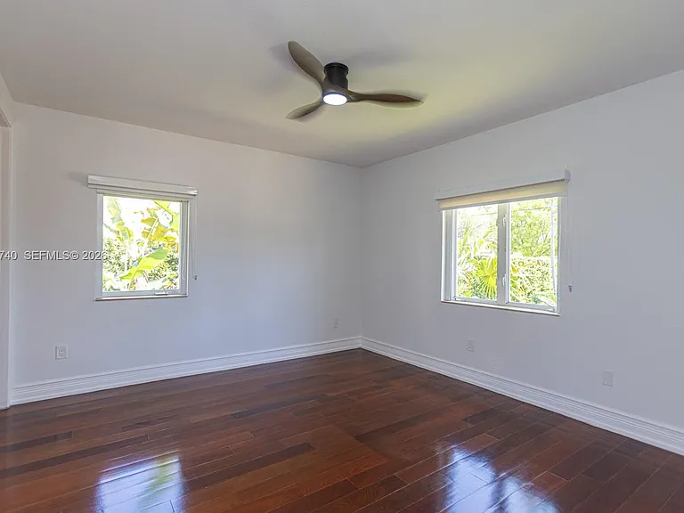 425 N Shore Dr — Photo 16