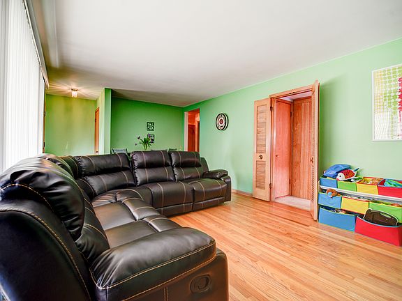 5th image of 3219 N Oketo Ave