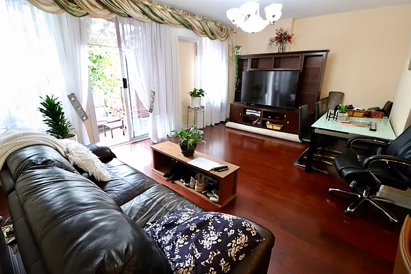 Rented by New York Realty Minimax Inc | media 3