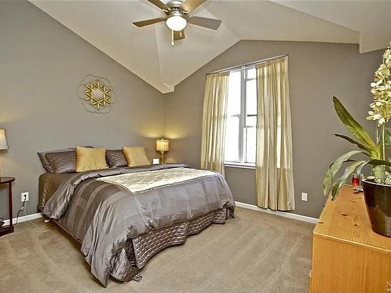 432 Lindberg Cir — Photo 9