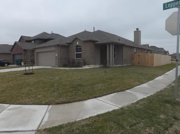 2066 Lepper St, Alvin, TX 77511