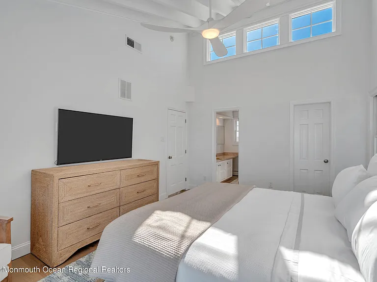 706 Morven Ter — Photo 34