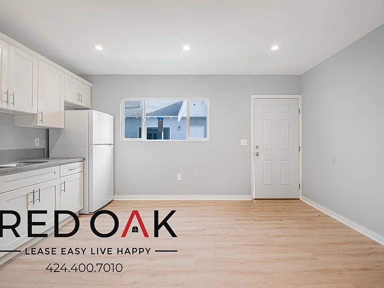 923 W 75th St #927-3/4 — Photo 5