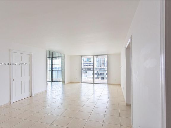 3rd image of 1420 Brickell Bay Dr APT 1604B