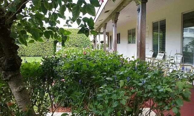 411 Seasage Dr — Photo 3
