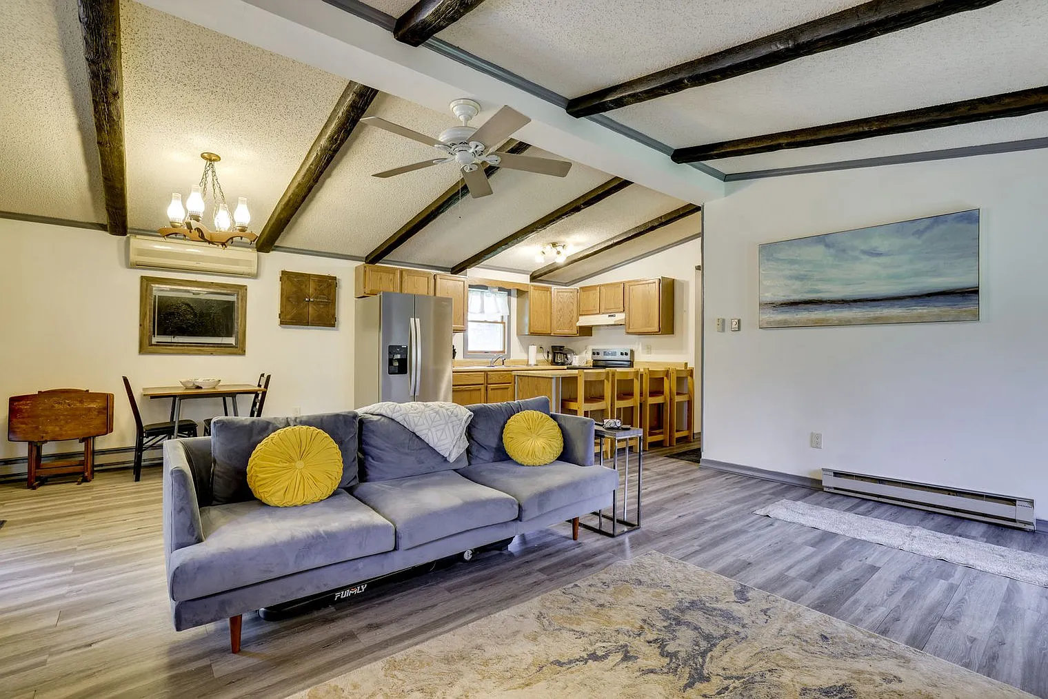 3 bed, 1.0 bath, 1054 sqft, $2,715 — Photo 4