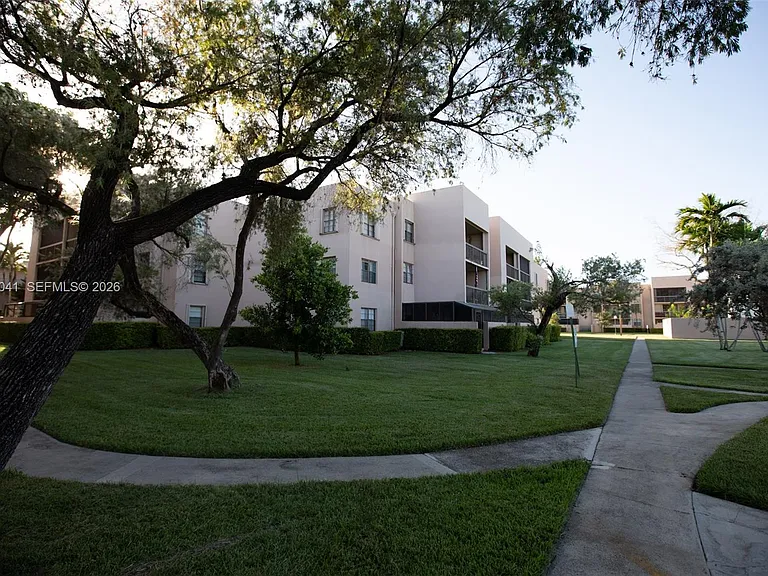 10425 SW 112th Ave #325 — Photo 13