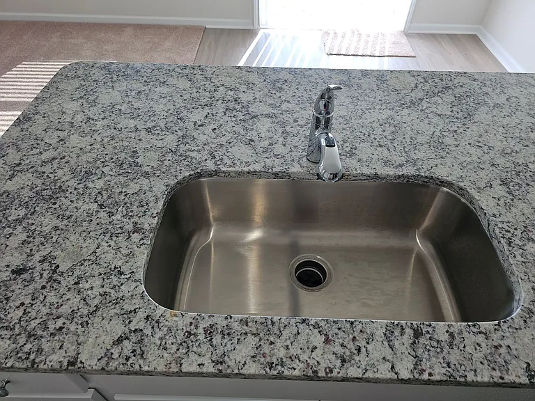 524 Hawley St — Photo 15