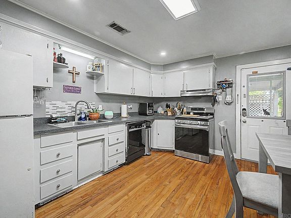 4th image of 425 E McArthur St